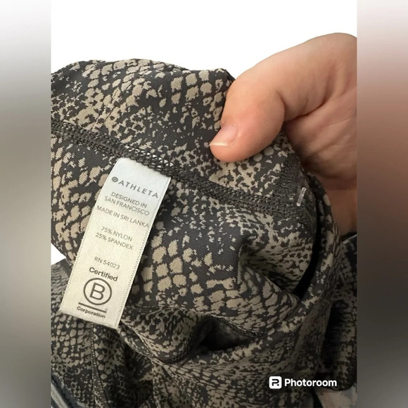 ATHLETA XS Ultimate Stash  Snake Print 7/8 Tights Crop Yoga Pants EUC - Picture 2 of 7